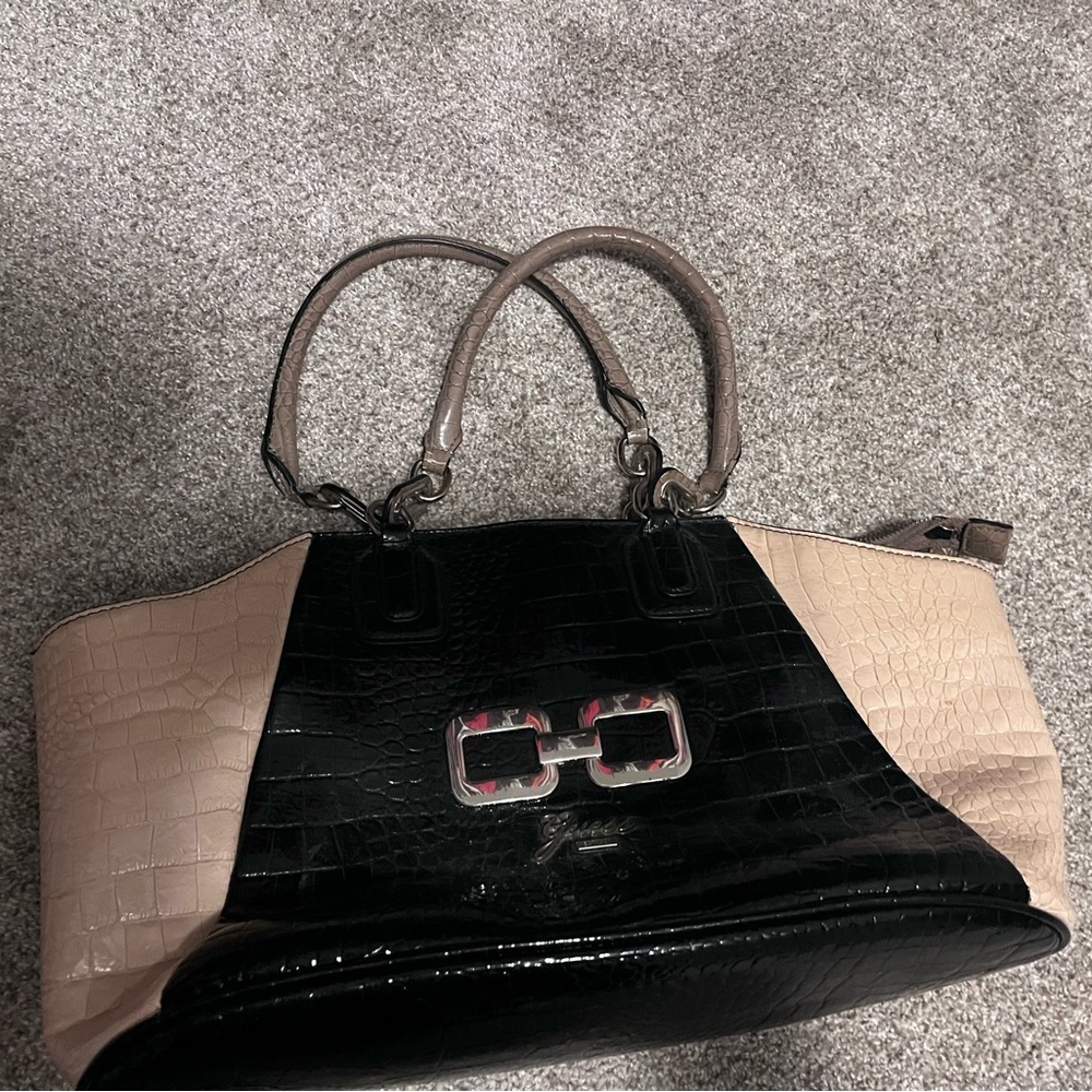 Womens guess purse